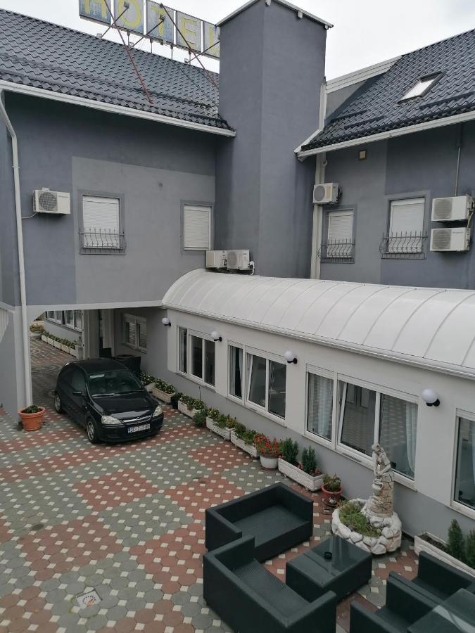 Hotel Garny Pleso Велика Горица Екстериор снимка